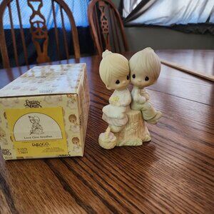 Precious Moments Vintage 1978 Love One Another Porcelain Figurine E1376